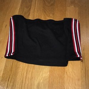 Crop tune top with red stripe on side